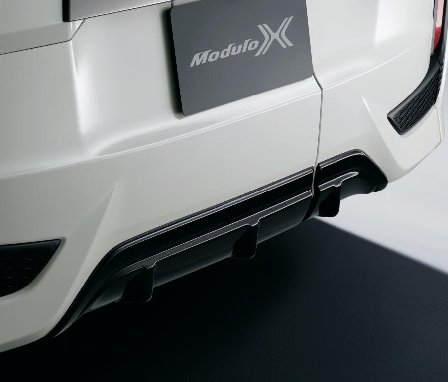 Детали экстерьера Honda StepWGN Modulo X 2016 года  (фото 8 из 9)